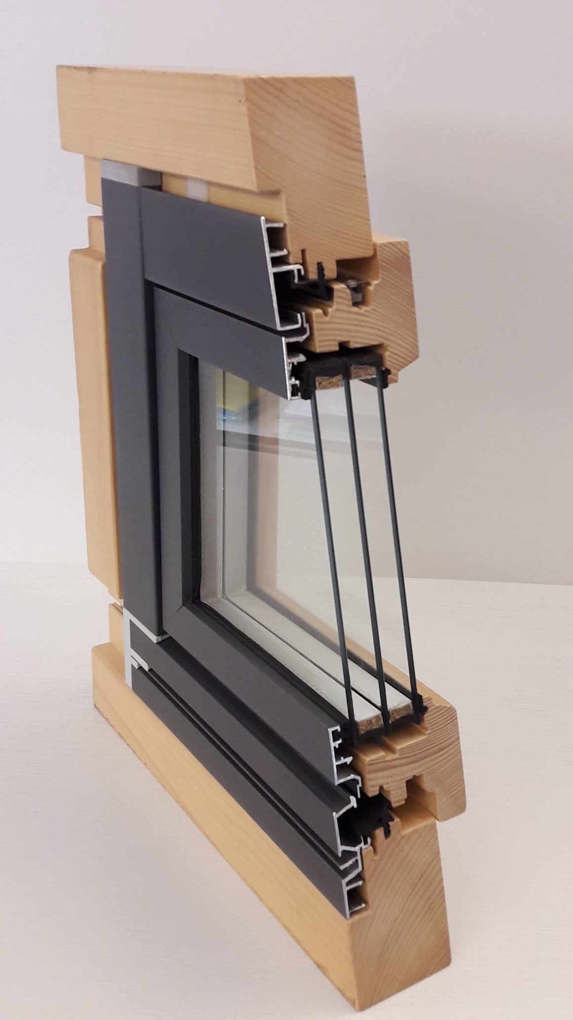 Coupe-bois-metal-e1761319694472